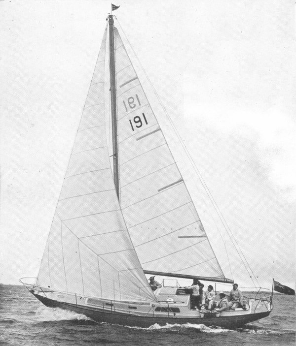 ELIZABETHAN 35 - Photo