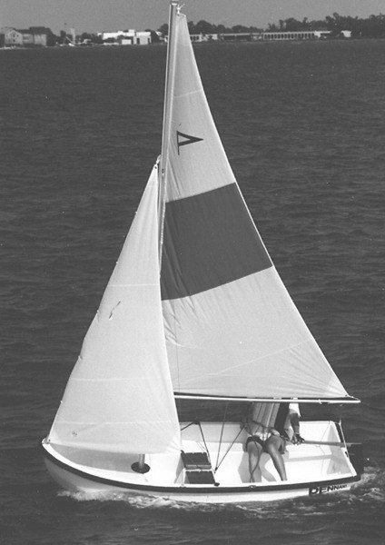 PENNANT DAYSAILER - Drawing