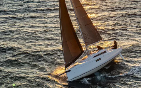 First 30 (Beneteau - S. Manuard)