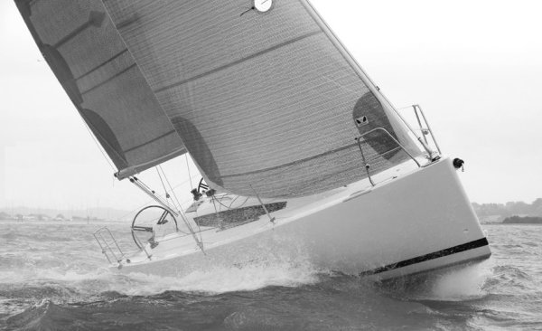 ELAN 320 - Photo