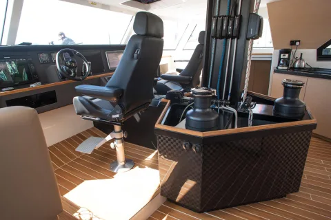 Rapier 550 helm station