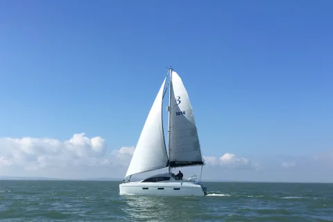 Broadblue 346 sailing