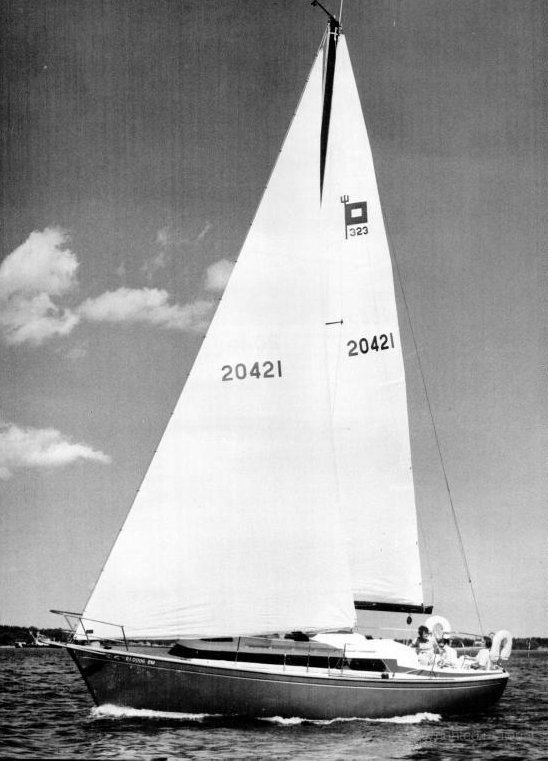 PEARSON 323 - Photo