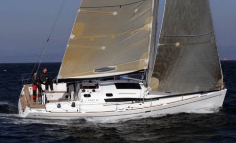 ELAN 410 - Photo