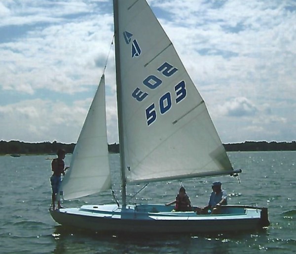 JOHNSON DAYSAILER 16 - Photo