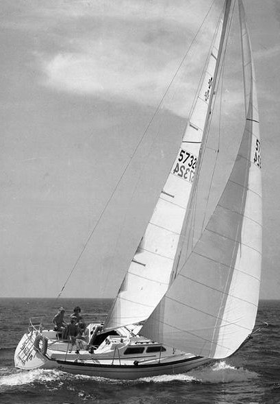 ISLANDER 32-2 - Photo