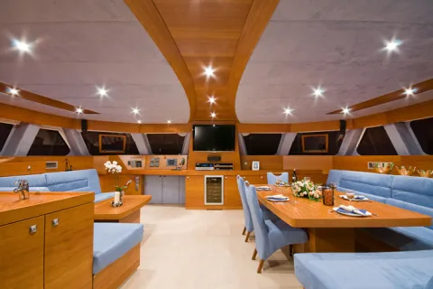 Sunreef 70 saloon