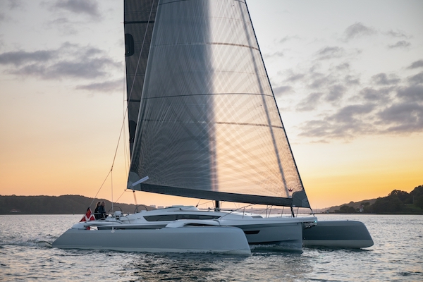 DRAGONFLY 40 TOURING - Photo