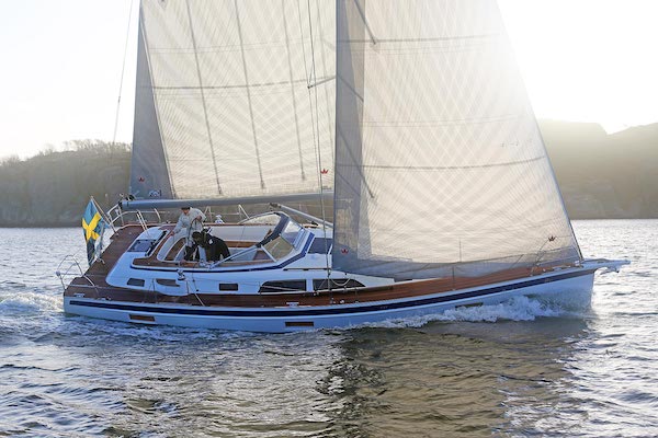 HALLBERG-RASSY 40C - Photo