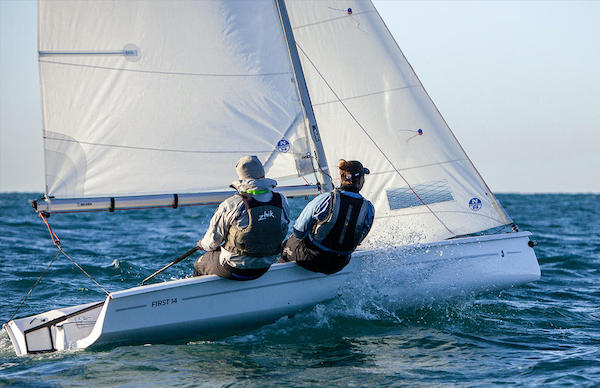 FIRST 14 (BENETEAU) - Photo