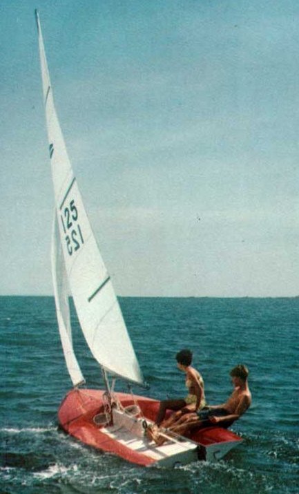 FLYING SAUCER (O'DAY) - Photo