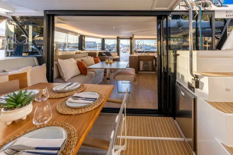 Leopard 43 exterior