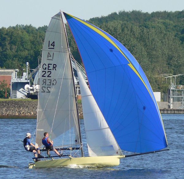 INTERNATIONAL 14 - Photo