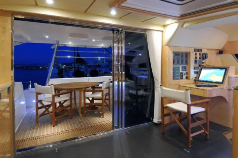 Privilege 515 saloon looking aft to the cockpit
